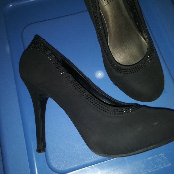 Womans heels - Picture 2 of 3